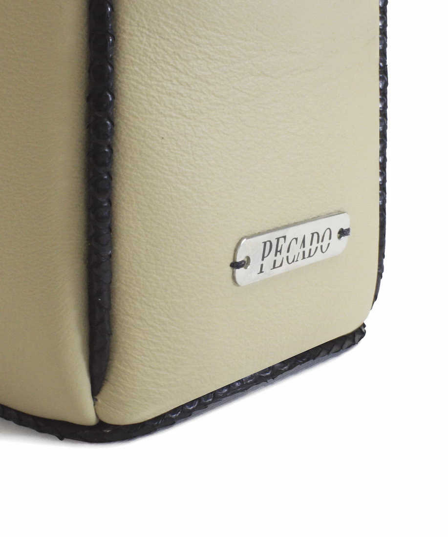 PEcado // V-3 UNISEX MESSENGER - Image 3
