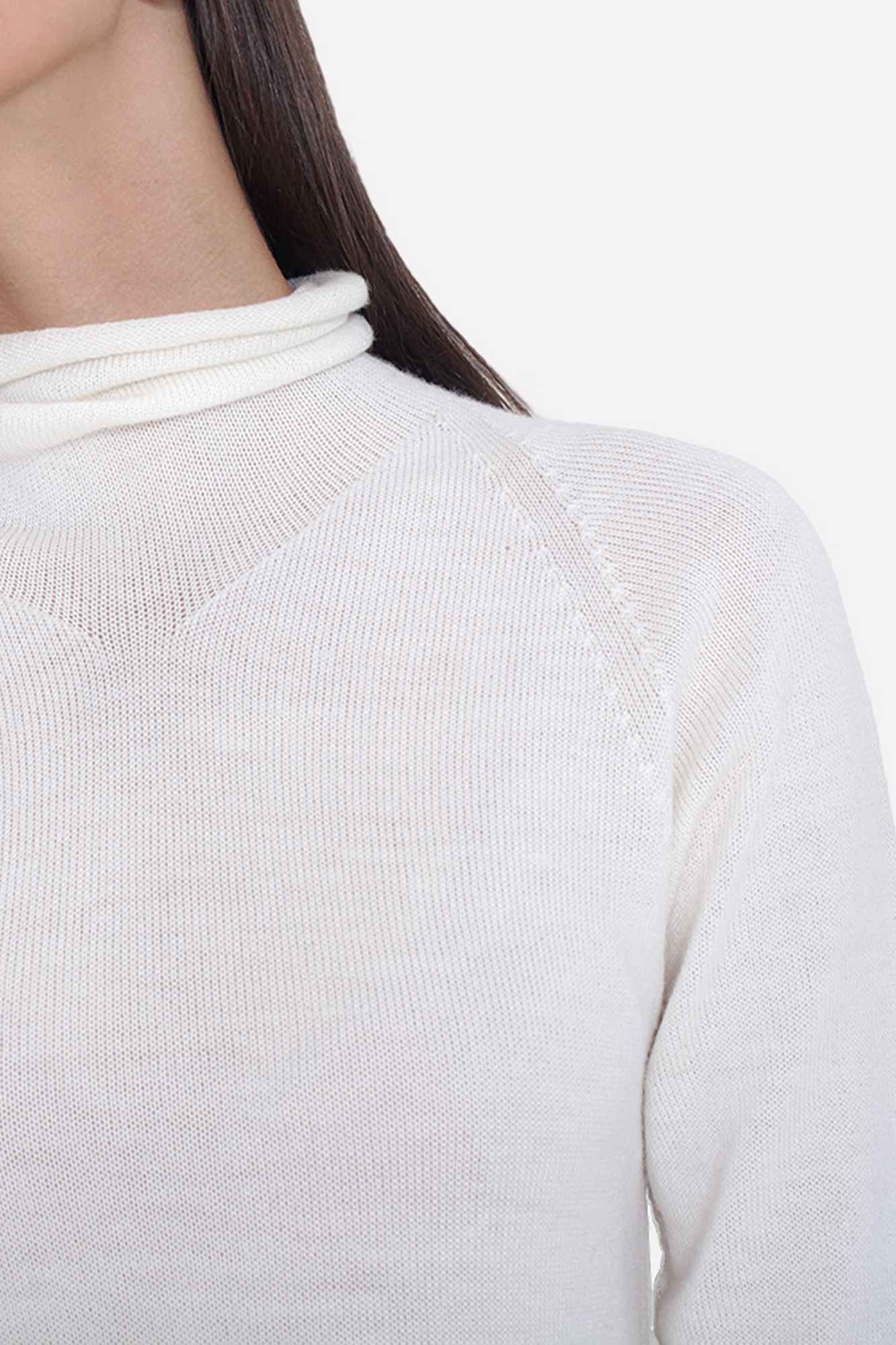 JENADIN // SEAMLESS KNITTED ROLL-NECK SWEATER, CREAM - Image 2