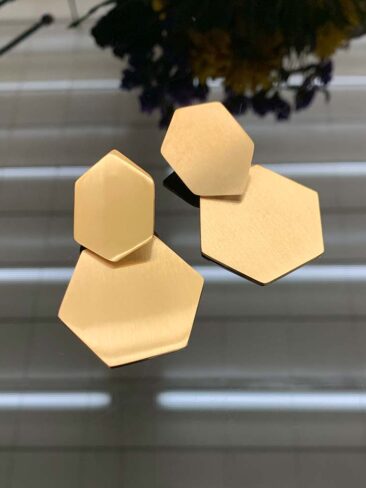 SE // SURGICAL STEEL HEXAGON EARRINGS, GOLD