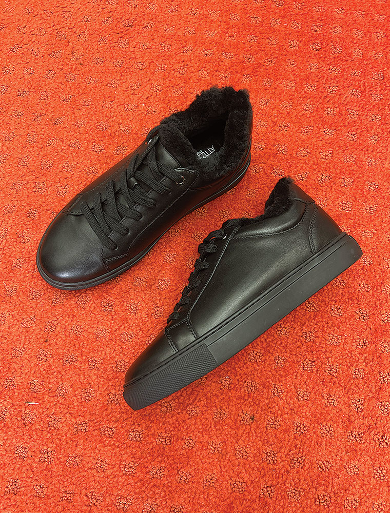 ATTIZZARE // CLASSIC LEATHER SNEAKERS W/ FUR LINING, BLACK - Image 4