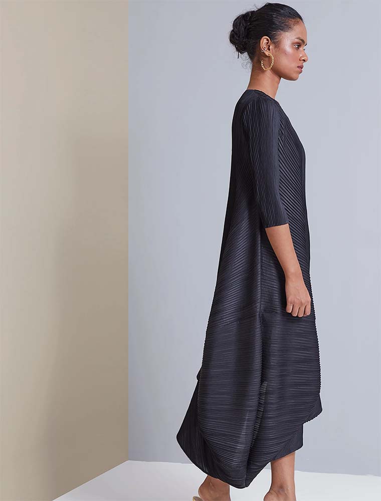 SCARLET SAGE // 3/4 SLEEVE ASYMMETRICAL LAILA WAIST DRAPE DRESS, BLACK - Image 3