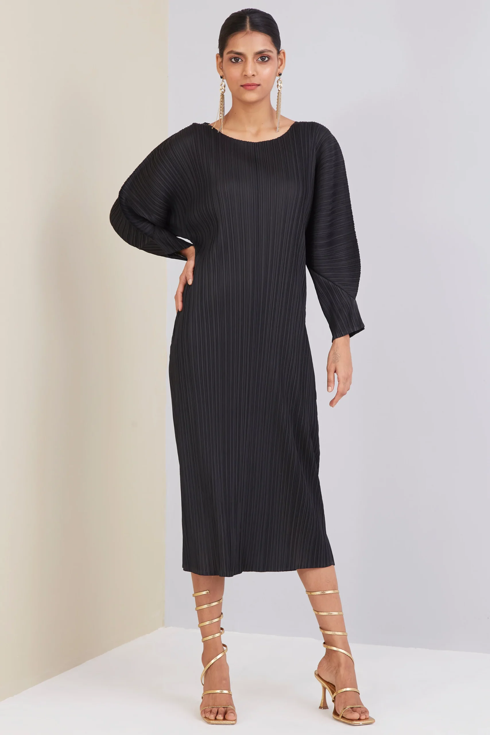 SCARLET SAGE // ELIZA BATWING STRAIGHT CUT DRESS, BLACK - Image 4