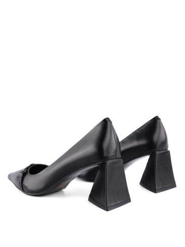 MIRATON // TRIANGLE BLOCK HEEL PUMPS W/ CHAIN, BLACK