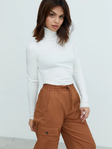 GEPUR // “GEPUR” LOGO TURTLENECK, SOFT WHITE