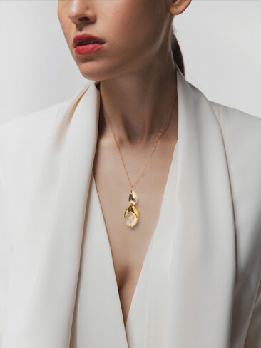 LAKE STUDIO // GOLD PEARL NECKLACE