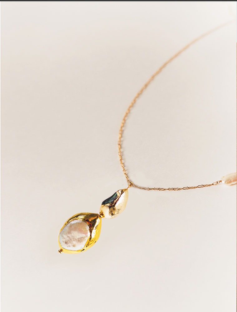 LAKE STUDIO // GOLD PEARL NECKLACE - Image 2