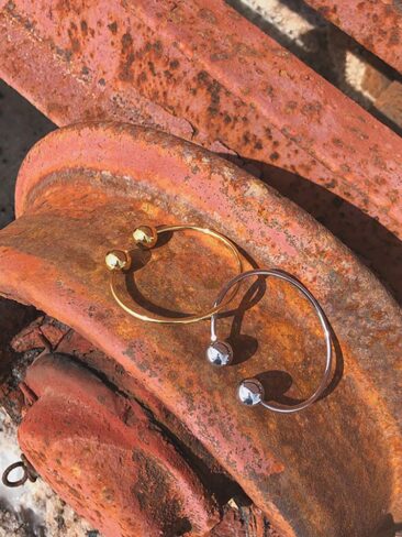 SE // METAL BALL BRACELET, TITANIUM STEEL, GOLD