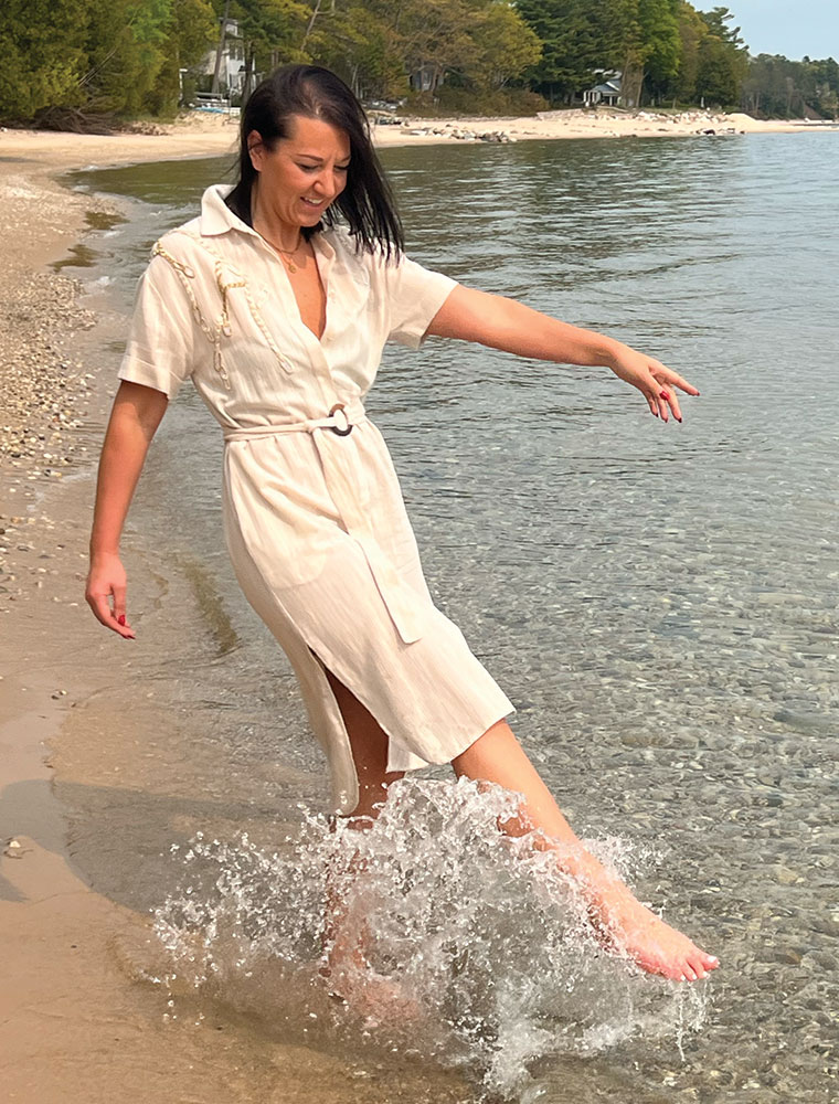 GIZIA // CHAIN EMBROIDERED DRESS, BEIGE - Image 3