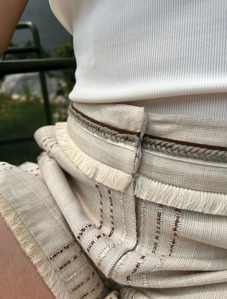 GIZIA // WOMEN'S SHORTS W/ FRINGE DETAIL, BE - Image 3