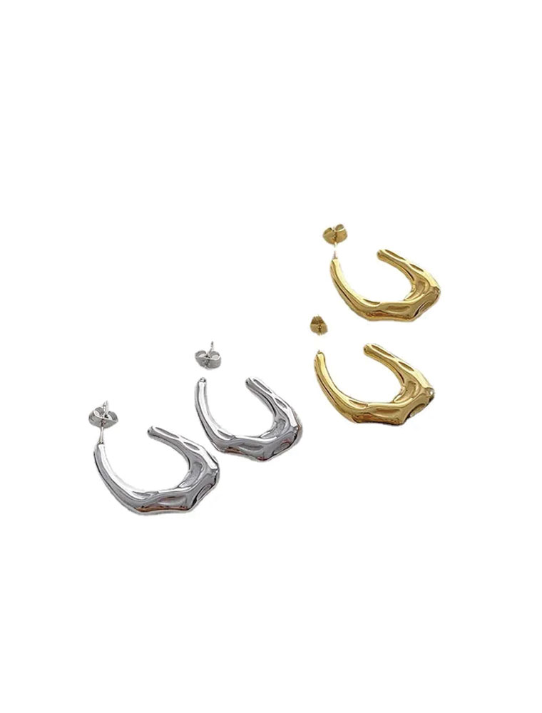 SE // IRREGULAR C SHAPE SURGICAL STEEL EAR STUDS, GOLD