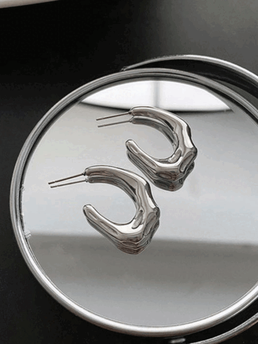 SE // IRREGULAR C SHAPE SURGICAL STEEL EAR STUDS, SILVER