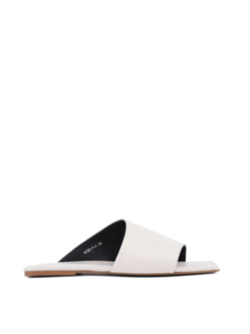 ATTIZZARE // ASYMMETRICAL FLAT LEATHER SANDALS, CREAM