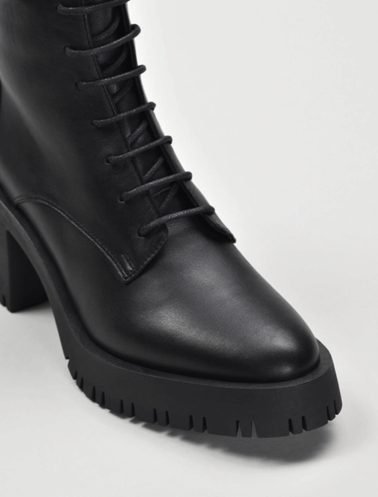VITTO ROSSI // LACE-UP V-TOE CHUNKY HEEL LEATHER BOOTIES, BLACK - Image 2