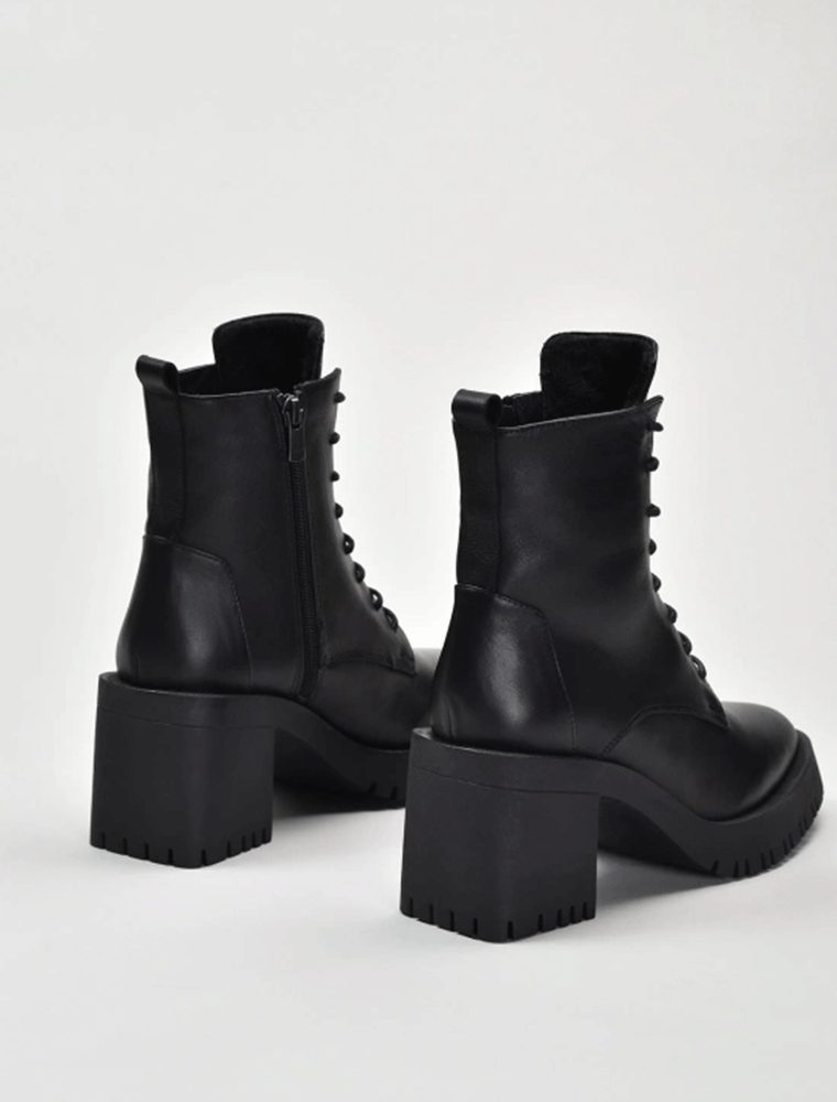 VITTO ROSSI // LACE-UP V-TOE CHUNKY HEEL LEATHER BOOTIES, BLACK - Image 5